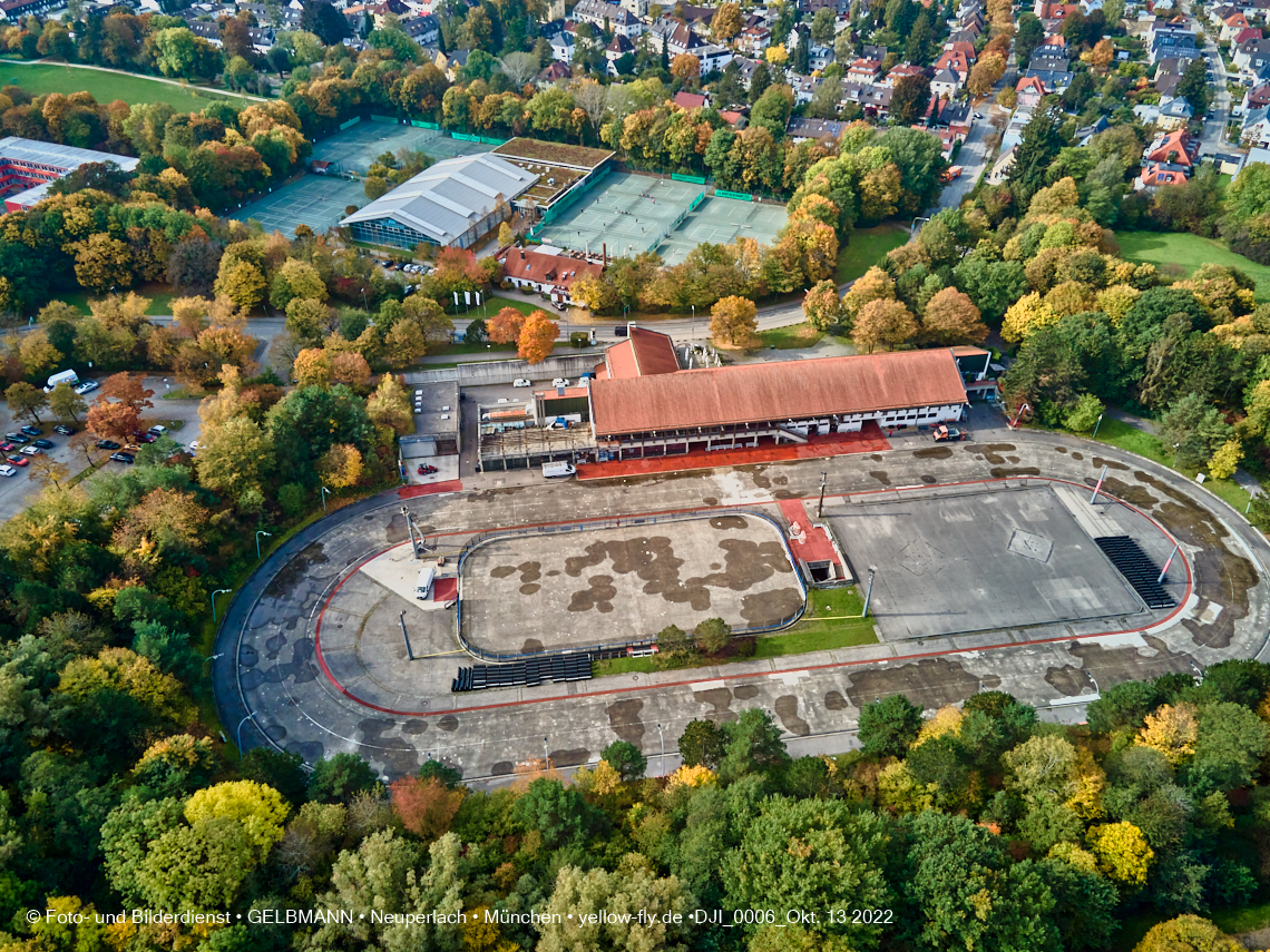 13.10.2022 - Der Ostpark mit See und Biergarten in Neuperlach 13.10.2022 - Der Ostpark mit See und Biergarten in Neuperlach